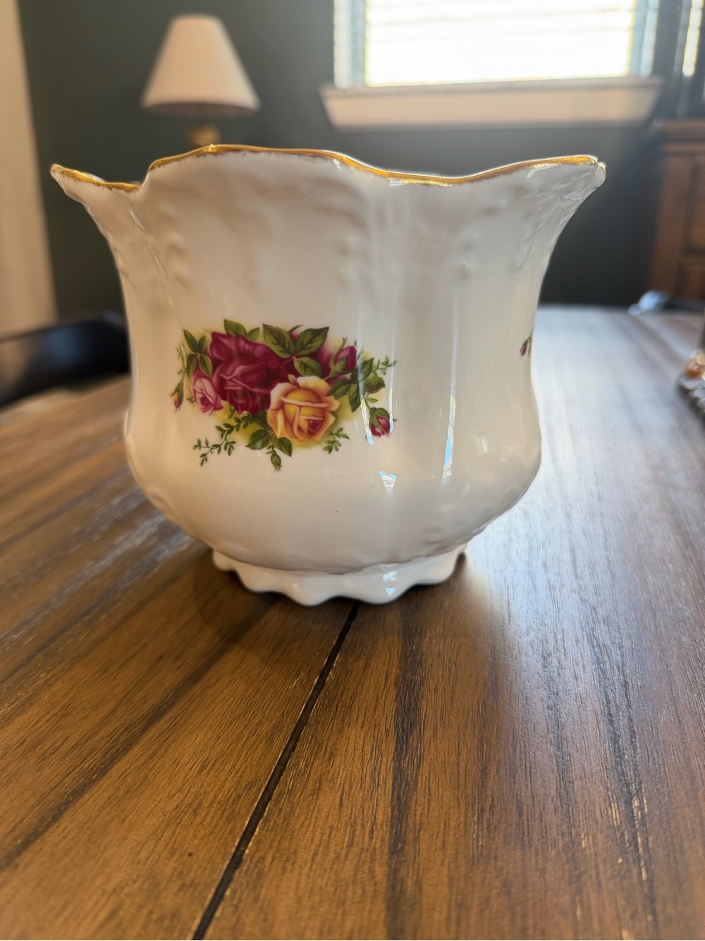 Royal Albert Old Country Roses Medium Cachepot with Gold Rim